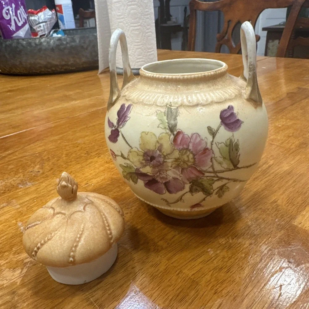 Antique Porcelain Lidded Urn Vase 7